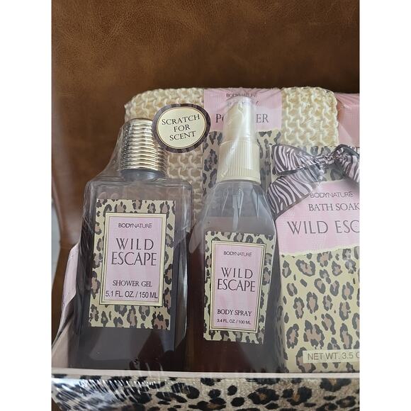 NOS Vintage 90s Body Nature Wild Escape Bath and Body Safari Gift Bath Set - Picture 2 of 6